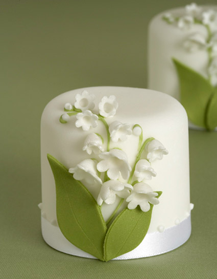 5-Lily-of-the-Valley-Miniature-Cake-main