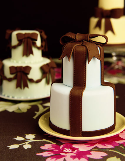 Chocolate-Bow-Candy-Cake-1
