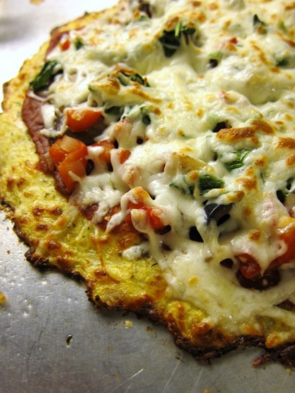 caulifower-crust-pizza-whole-580x773