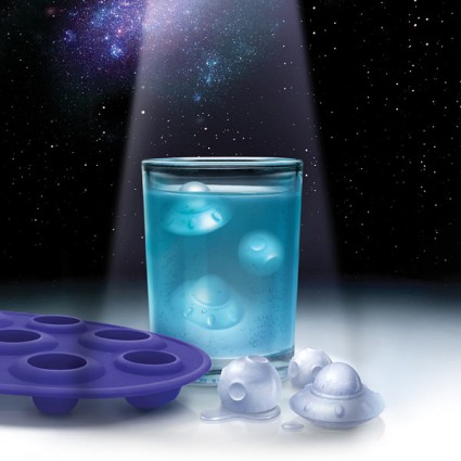 e7a9_ice_attacks_ice_cube_tray_space