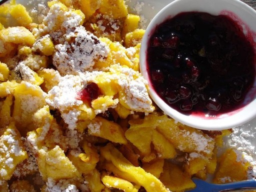 800px-Kaiserschmarrn-mitPreiselbeeren