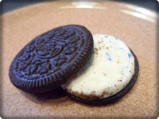 Birthday-Cake-Oreo-Review