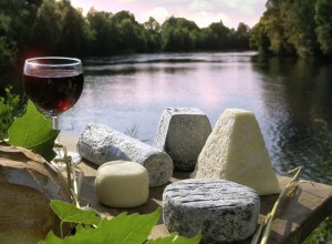 fromages-de-chevre-aoc-et-verre-de-vin
