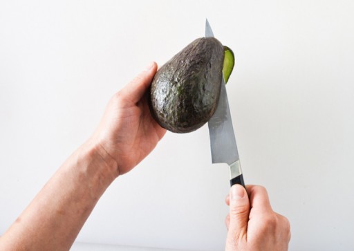 how-to-cut-an-avocado-1