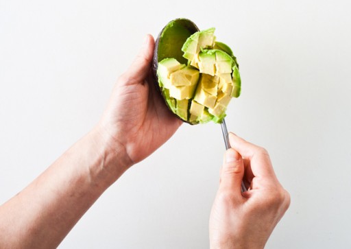 how-to-cut-an-avocado-4
