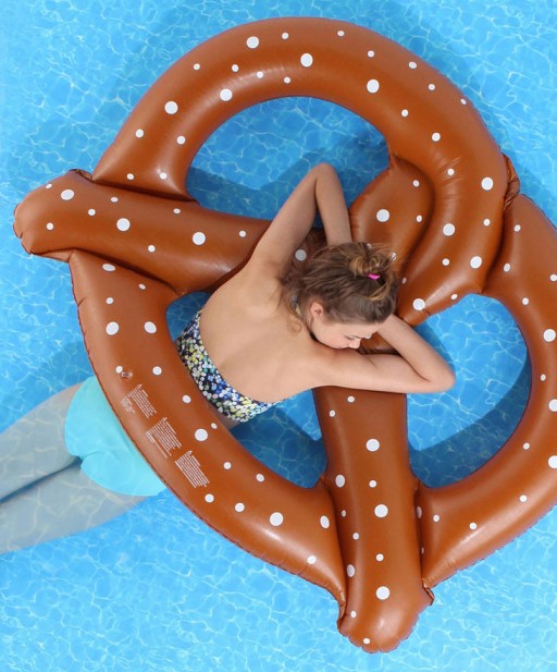 pretzel-pool-float-2