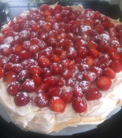 Meringue gebakjes met room & frambozen Culy.nl