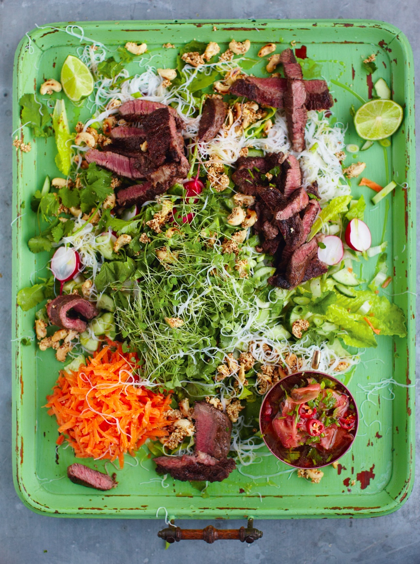 Lionel Green Street Adviseur Toegeven Jamie Oliver's Aziatisch rundvlees met noodlesalade & gemberdressing - Culy