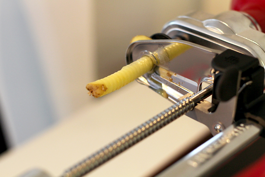 Bestand spiraalsnijder, compatibel met de KitchenAid standmixer. Wordt geleverd met schil, kern en snijmes. Groentesnijder (niet van het merk KitchAid) (7 messen