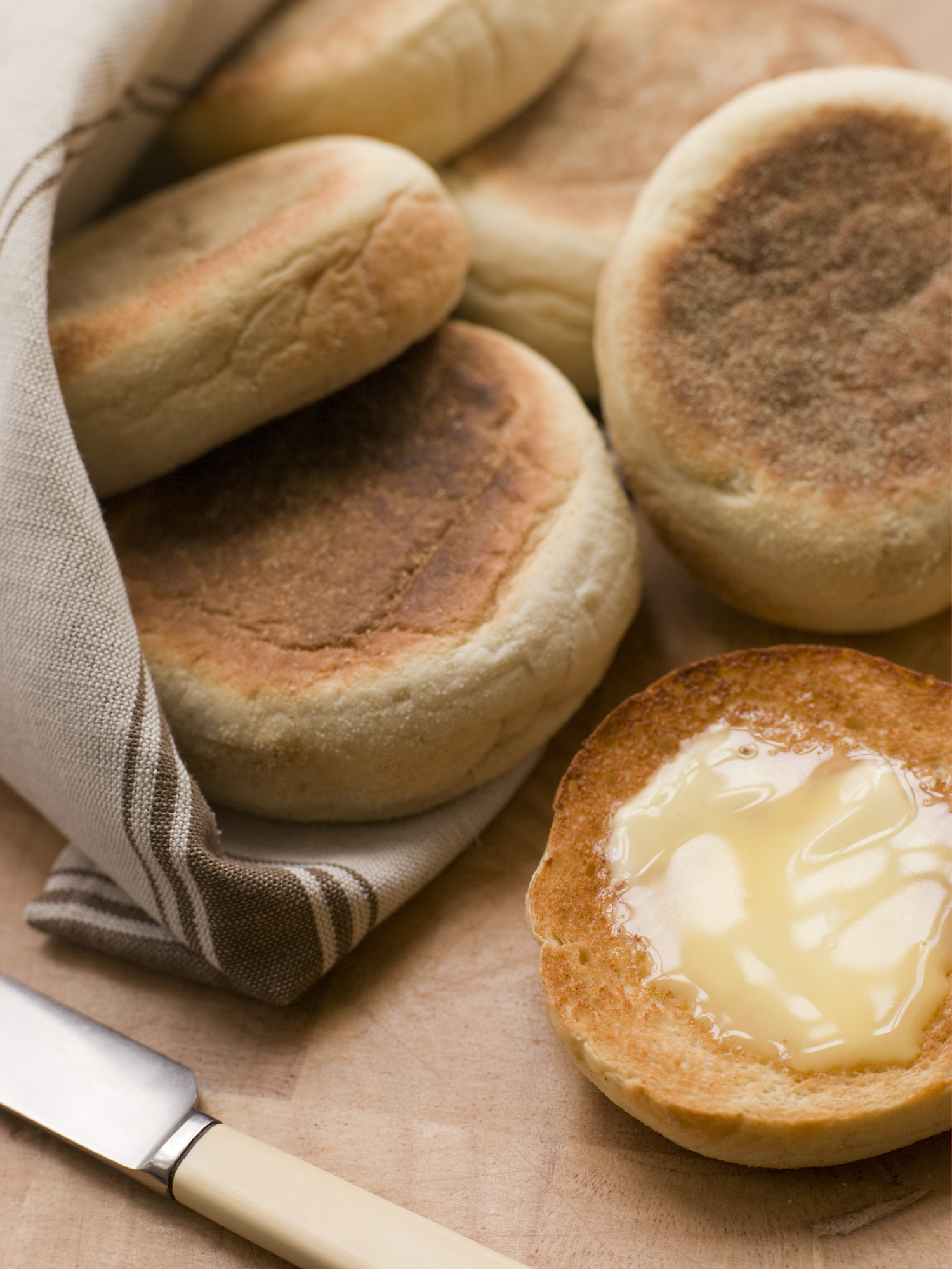 Crumpets vs. English muffins wat zijn de verschillen? Culy