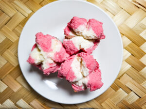 Bolu kukus / Indische snacks / Indische hapjes van de toko