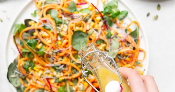 noedelsalade van zoete aardappel