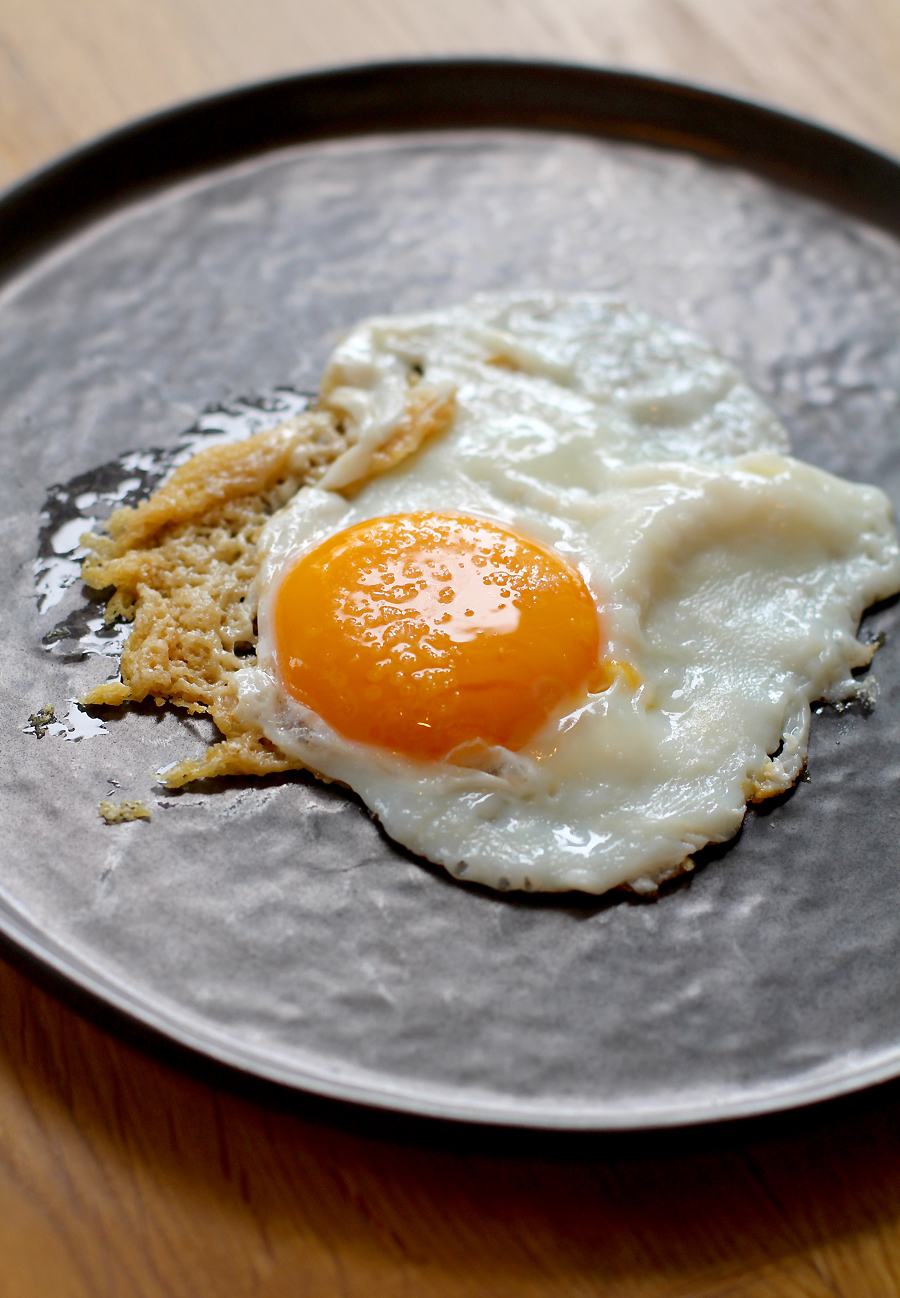 Culy Homemade: een gebakken ei met een Parmezaan korstje 