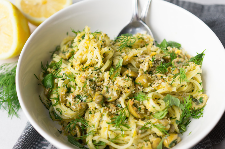 spaghetti met groene olijven en kruiden - pasta zomer zomerpasta