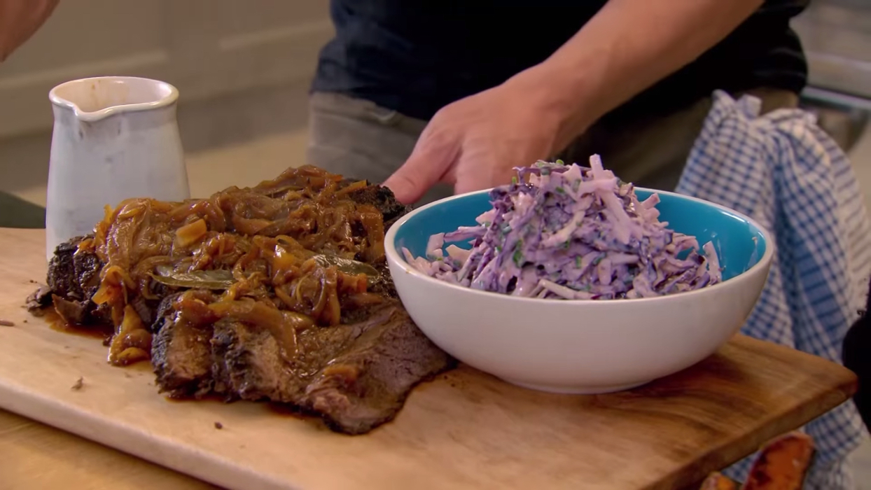 Video Gordon Ramsay maakt BBQ brisket met coleslaw Culy