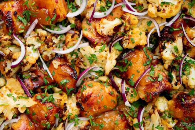 Kip met bloemkool en mangochutney van de bakplaat | budget weekmenu | week 33