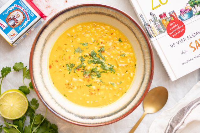 Maissoep met kokosmelk en specerijen
