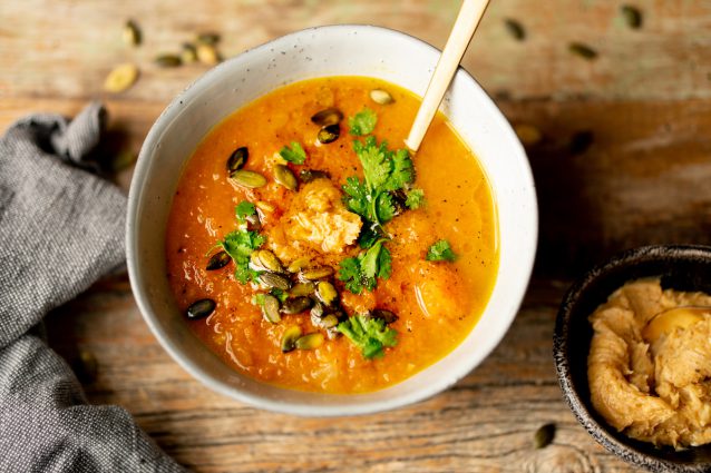 Pompoensoep met miso soep toppings