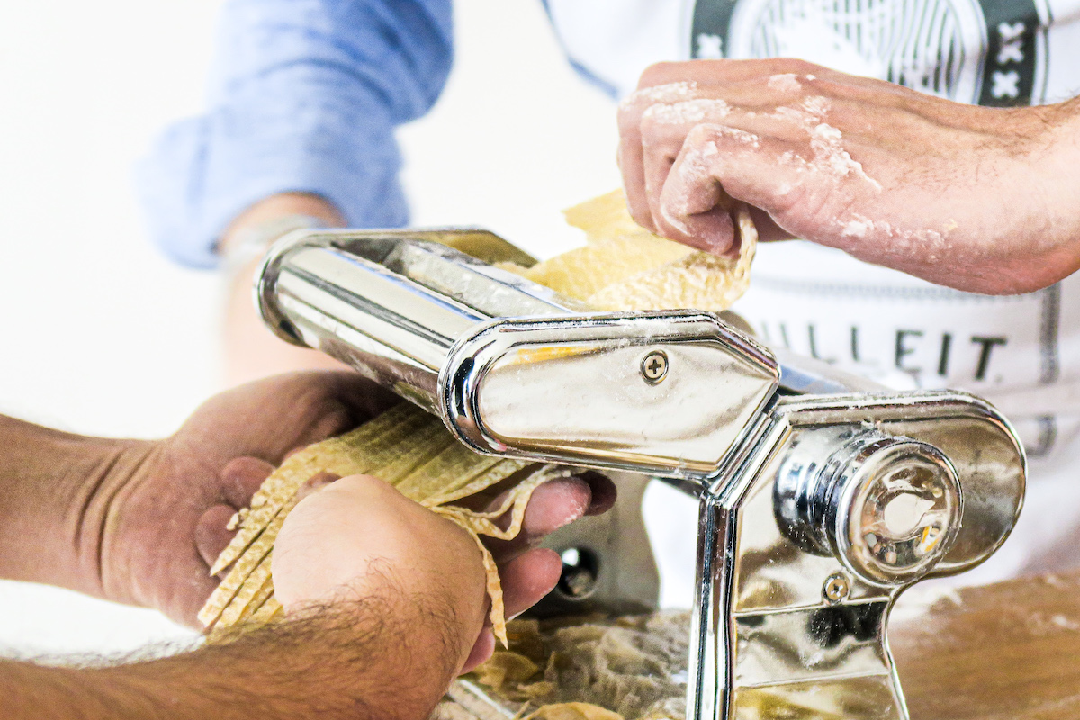 pasta maken met pastamachine