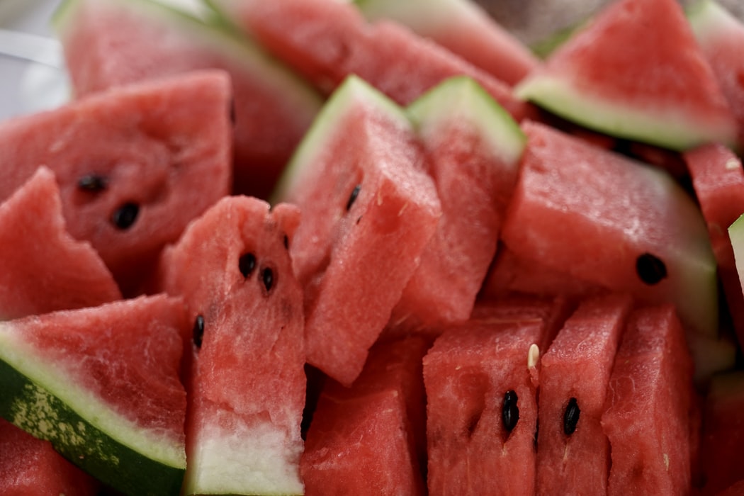 watermeloen in schijfjes als voorbeeld van hoe je watermeloen kunt snijden