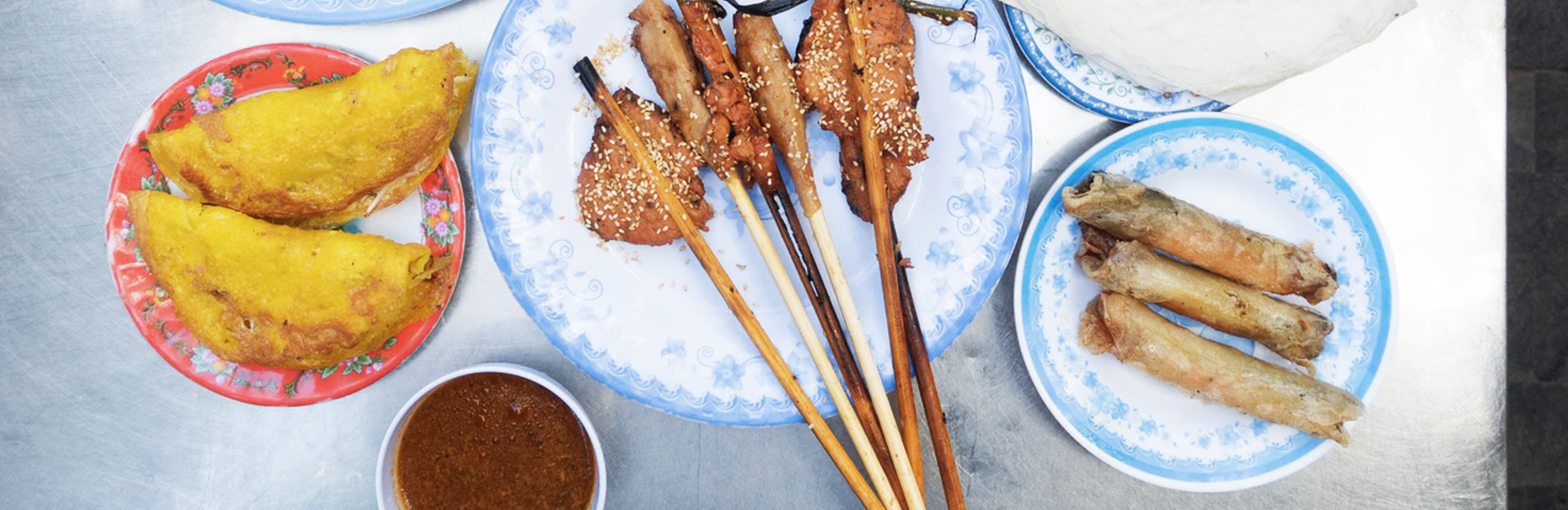 Vietnamees streetfood met imperial rolls