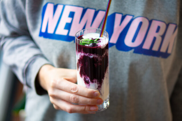 Smoothie met kefir en blauwe bessen