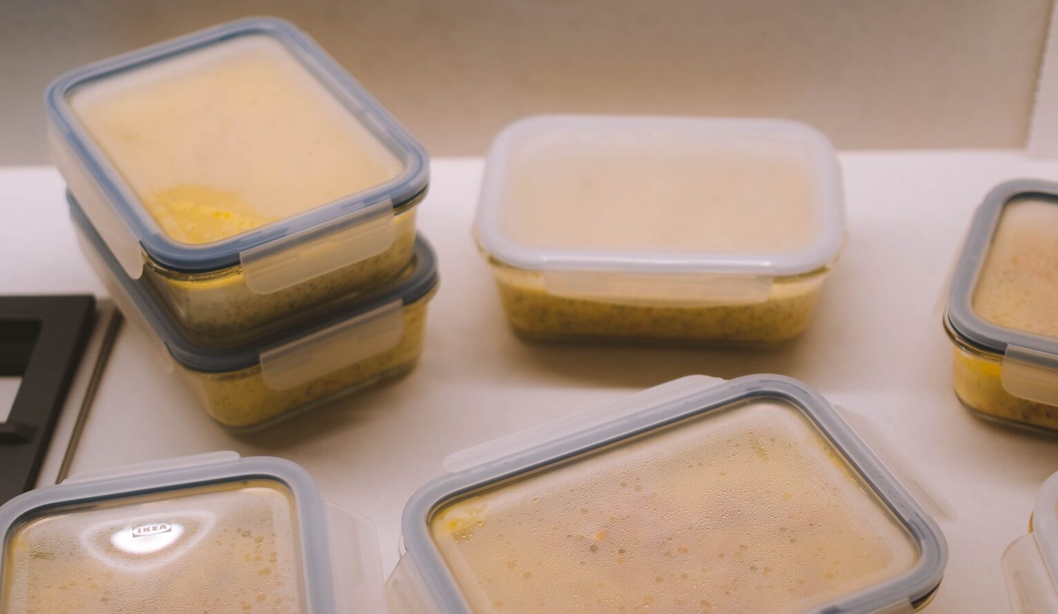 tupperware met vlekken