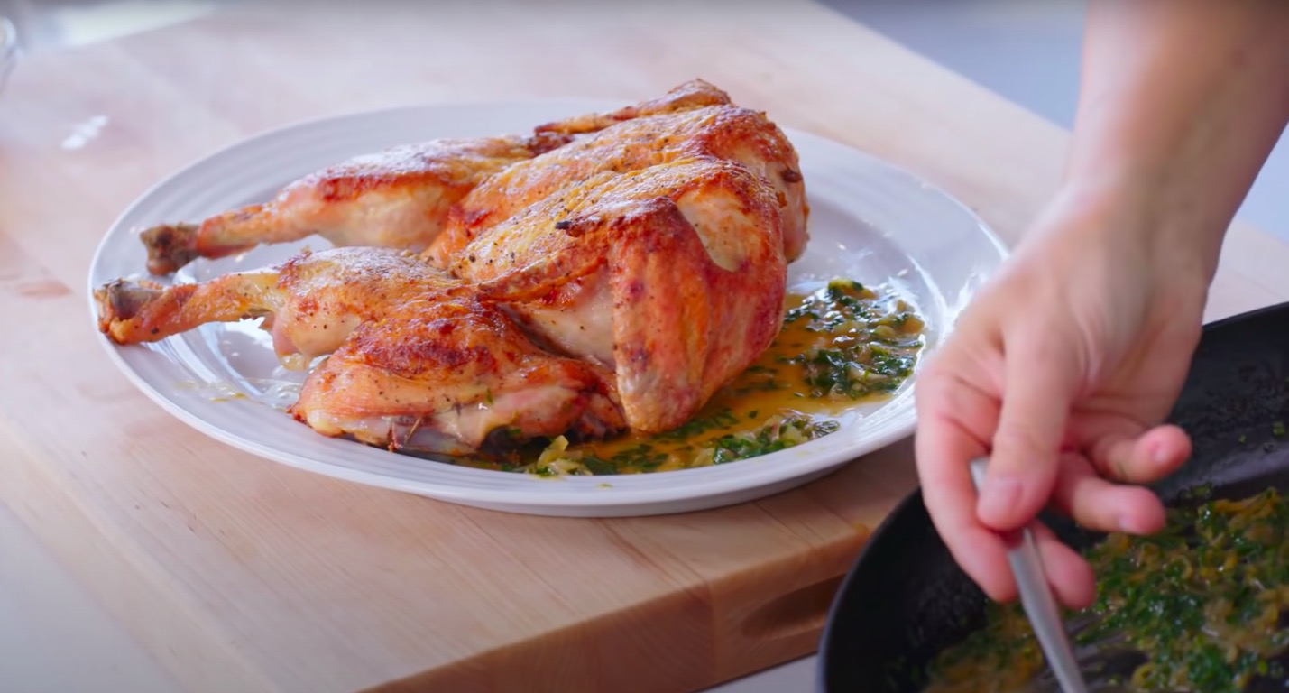 Platteland Aangenaam kennis te maken Vermomd Alles over 'brick chicken': maak een hele gebraden kip in 30 minuten - Culy