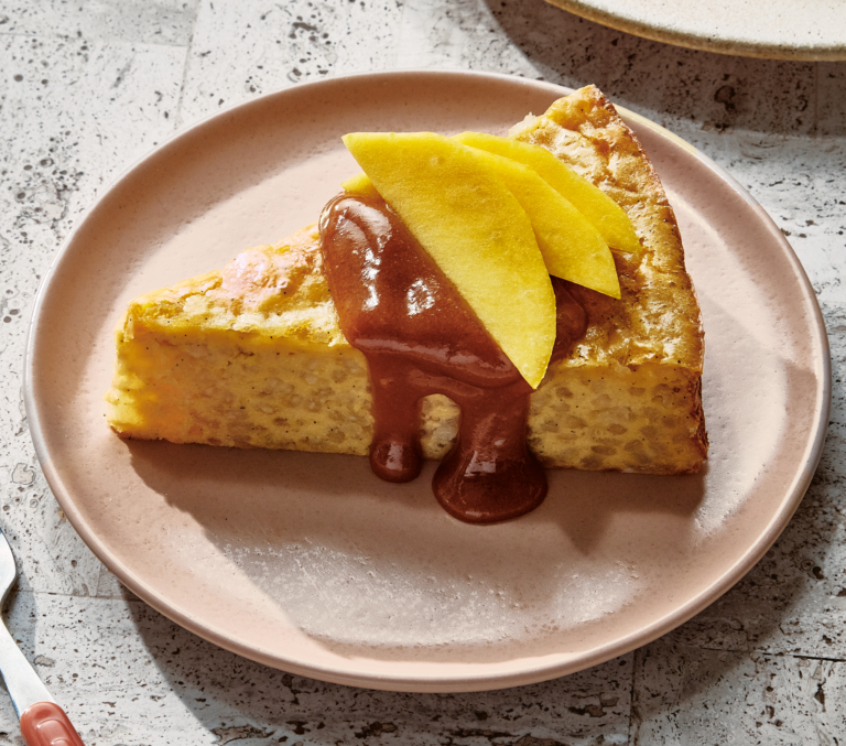Rijsttaart met mango-karamelsaus
