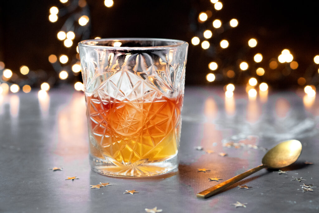 Cocktail met amaretto en gemberkoekjes. Makkelijk