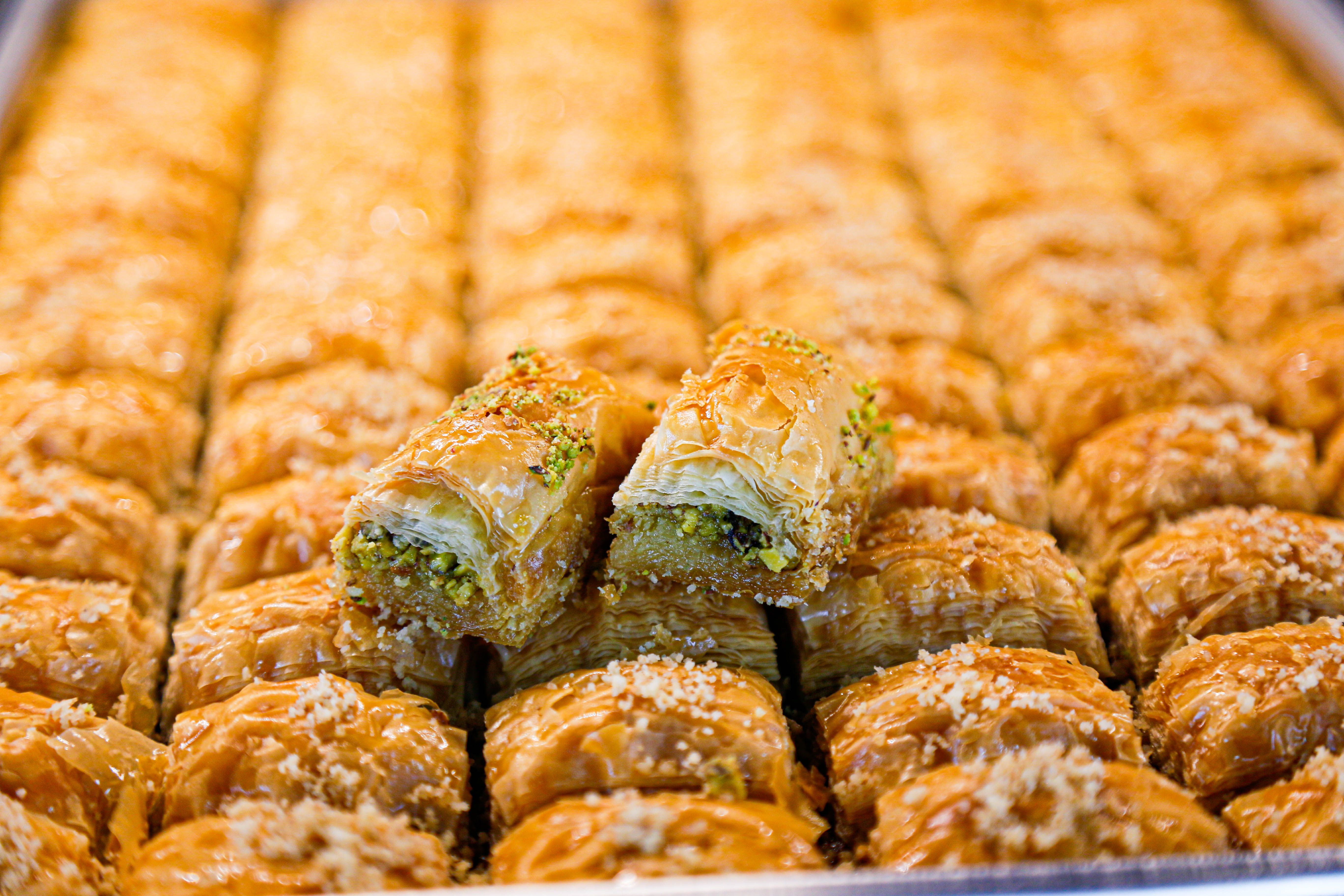 Alles wat je wilde weten over baklava (en waar je de lekkerste haalt) Culy Alles wat je wilde weten over baklava (en waar je de lekkerste haalt) Culy
