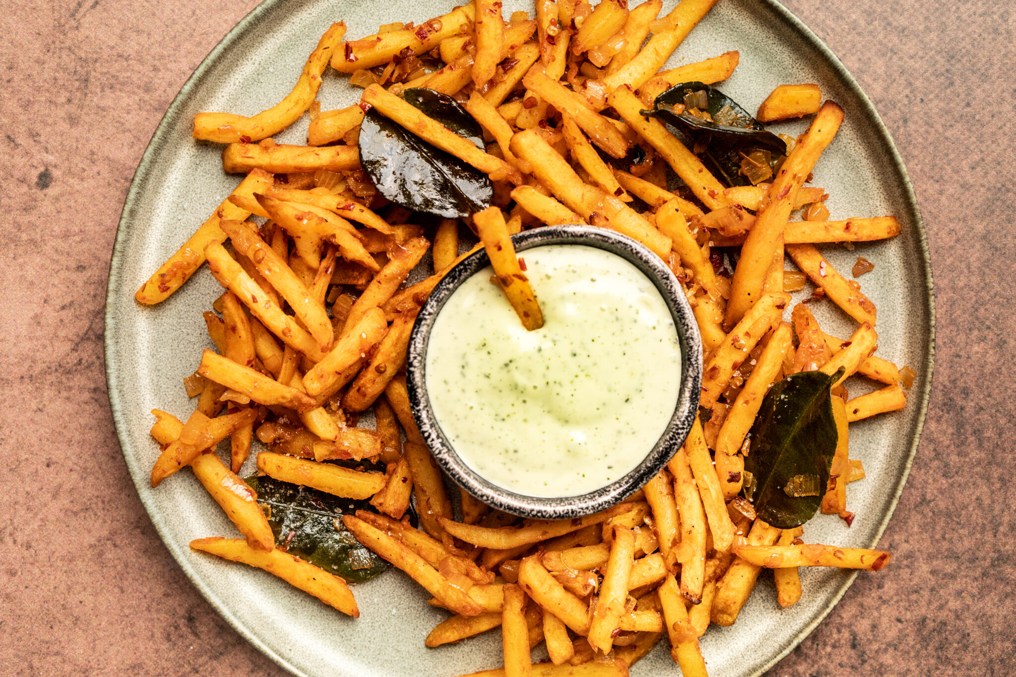 Sticky sambalfriet met limoenbladmayo