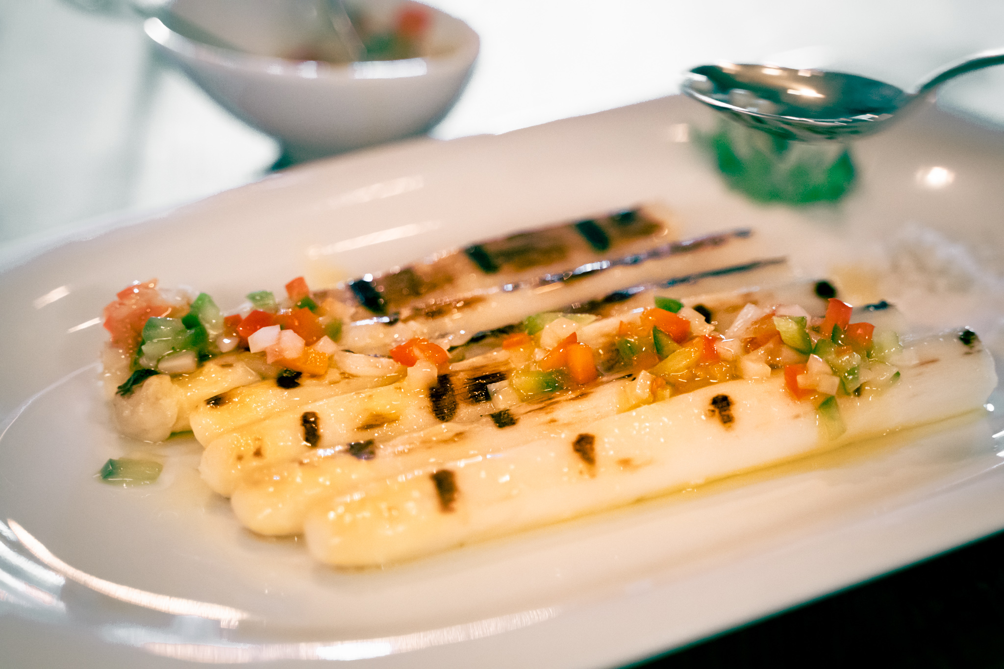 Witte asperges bij Sagardi