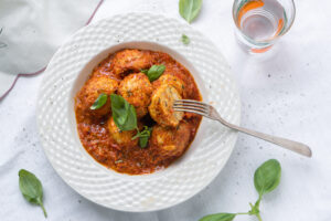 ricottaballetjes met tomatensaus