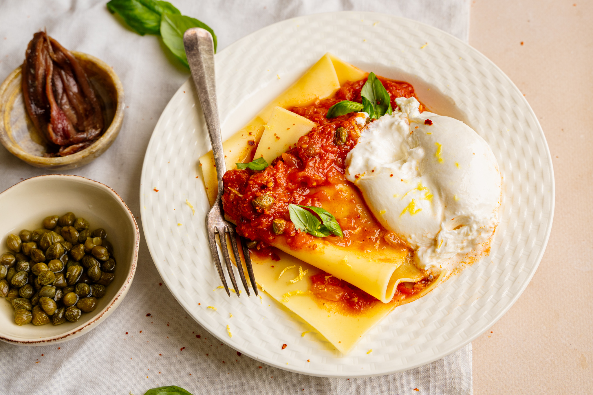 Open lasagne met burrata en tomatensaus