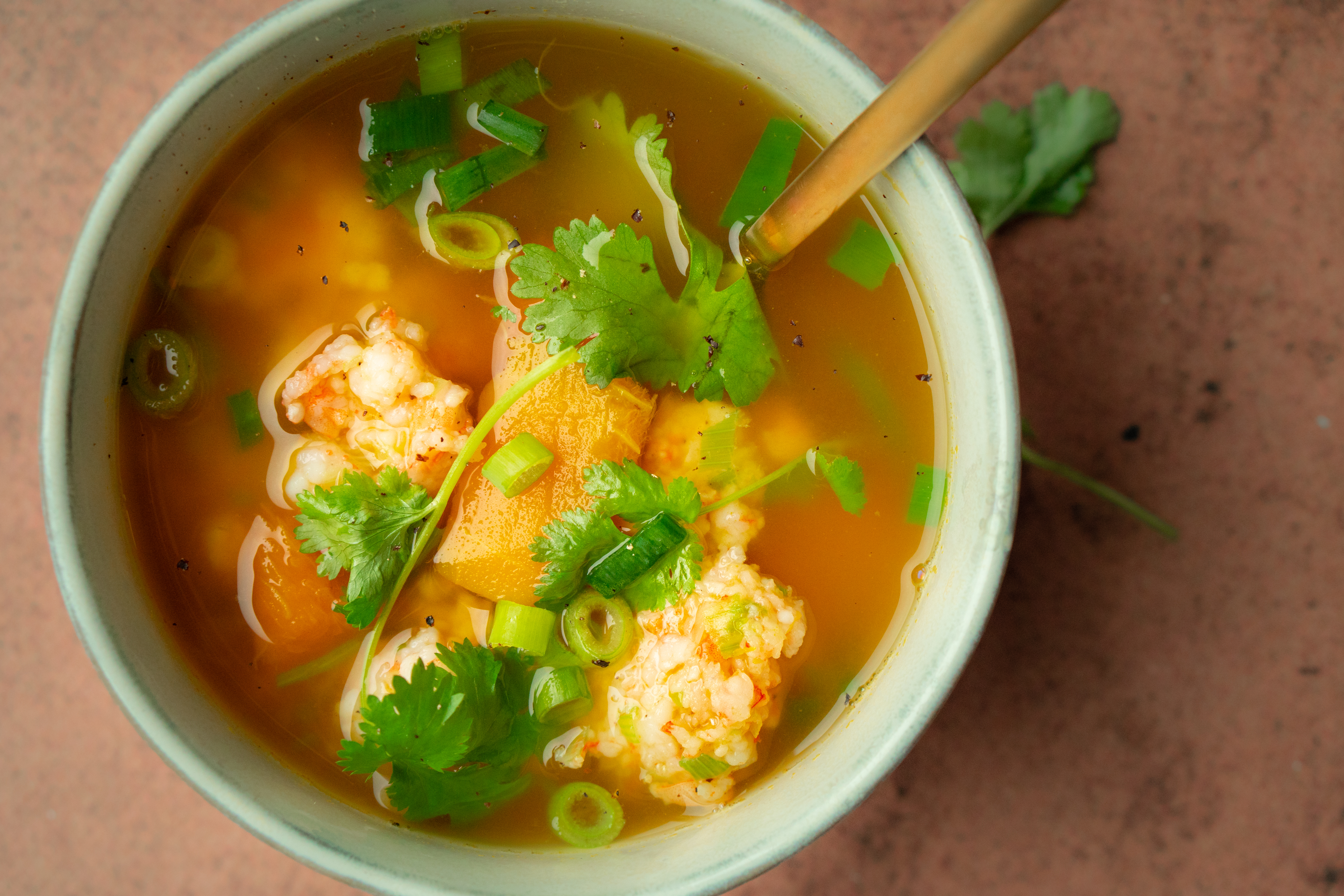 Lichte pompoensoep met garnalen Vietnamees