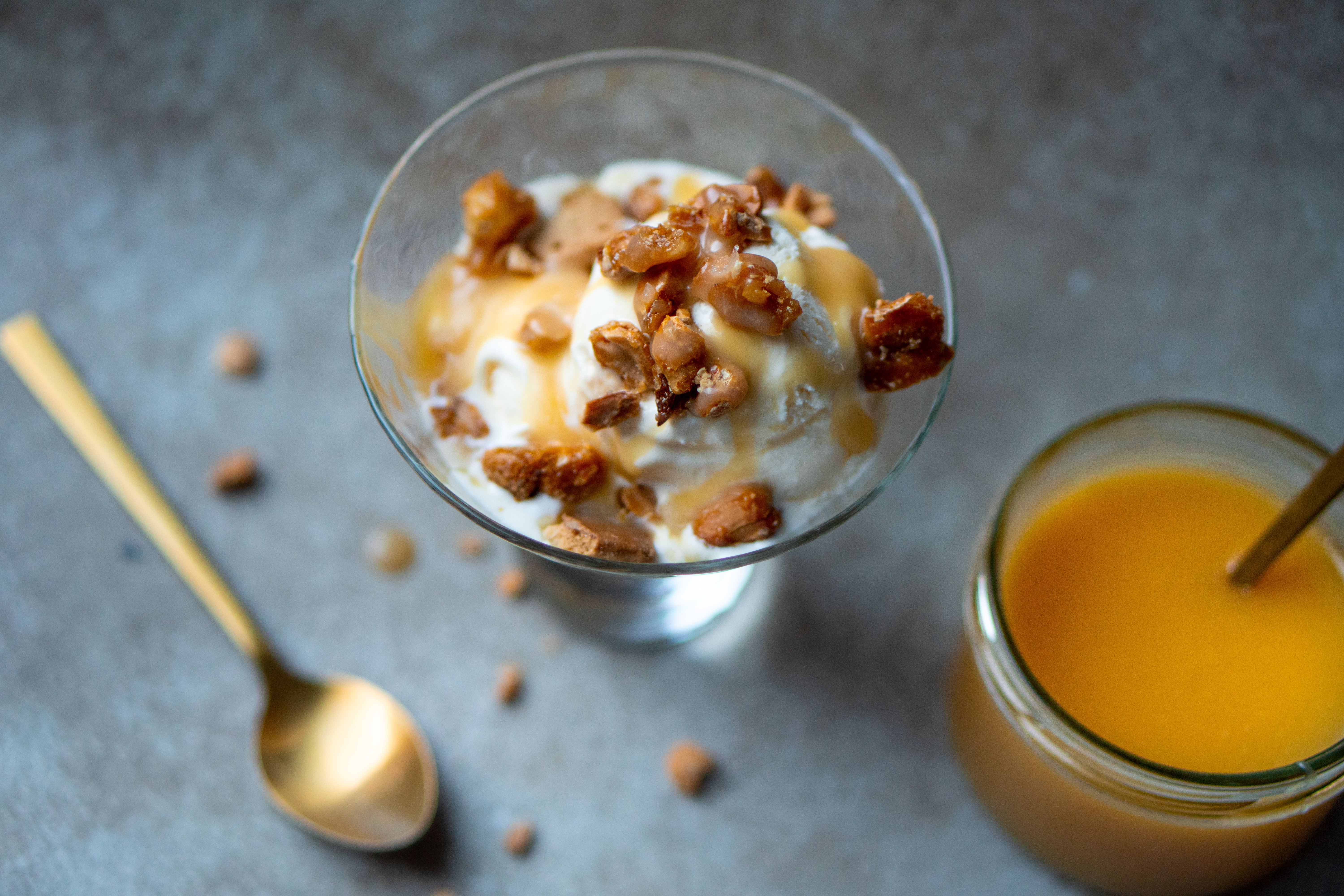 Toetje met ijs en bierkaramel / sundae