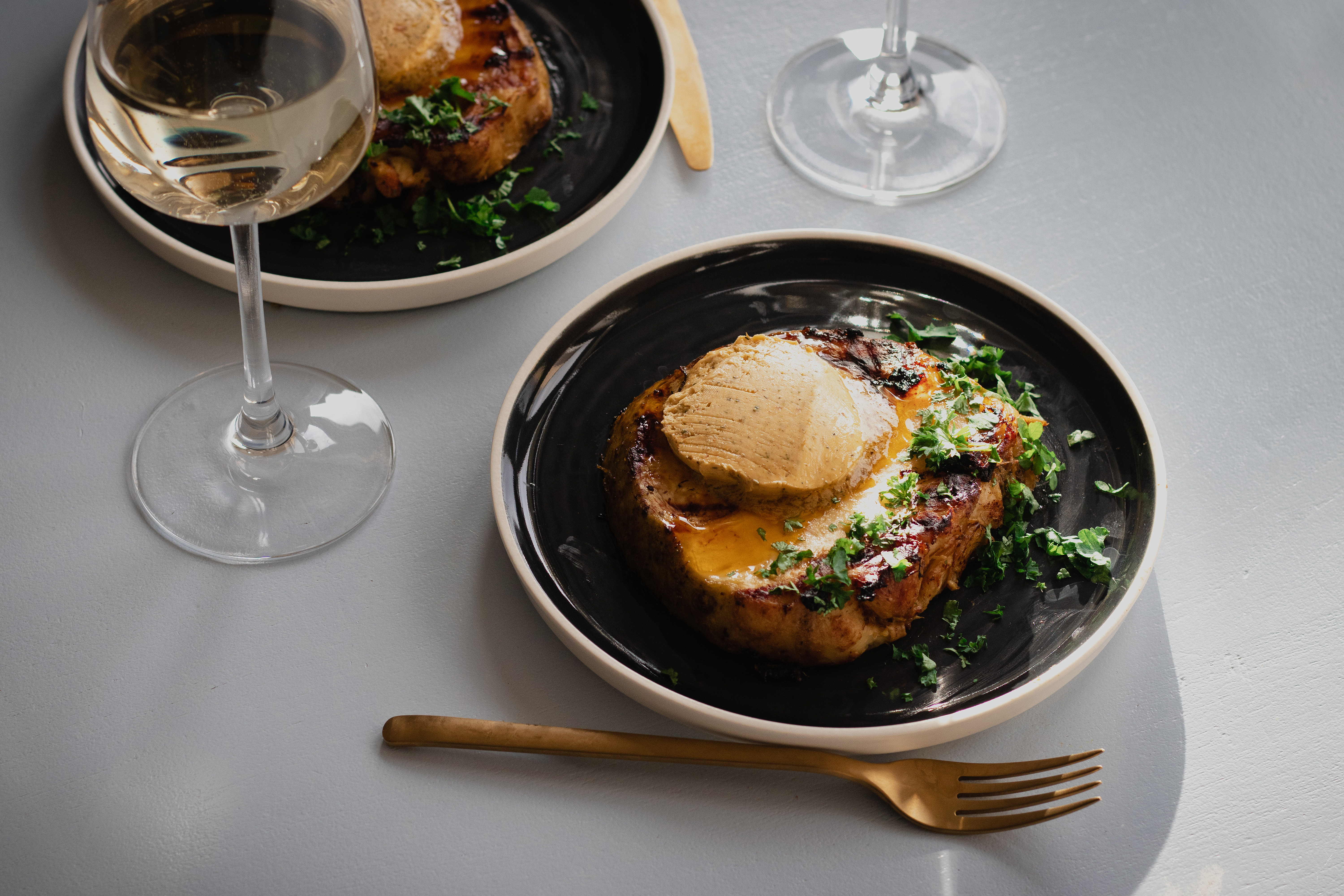 Knolselderij steak met Café de Paris boter