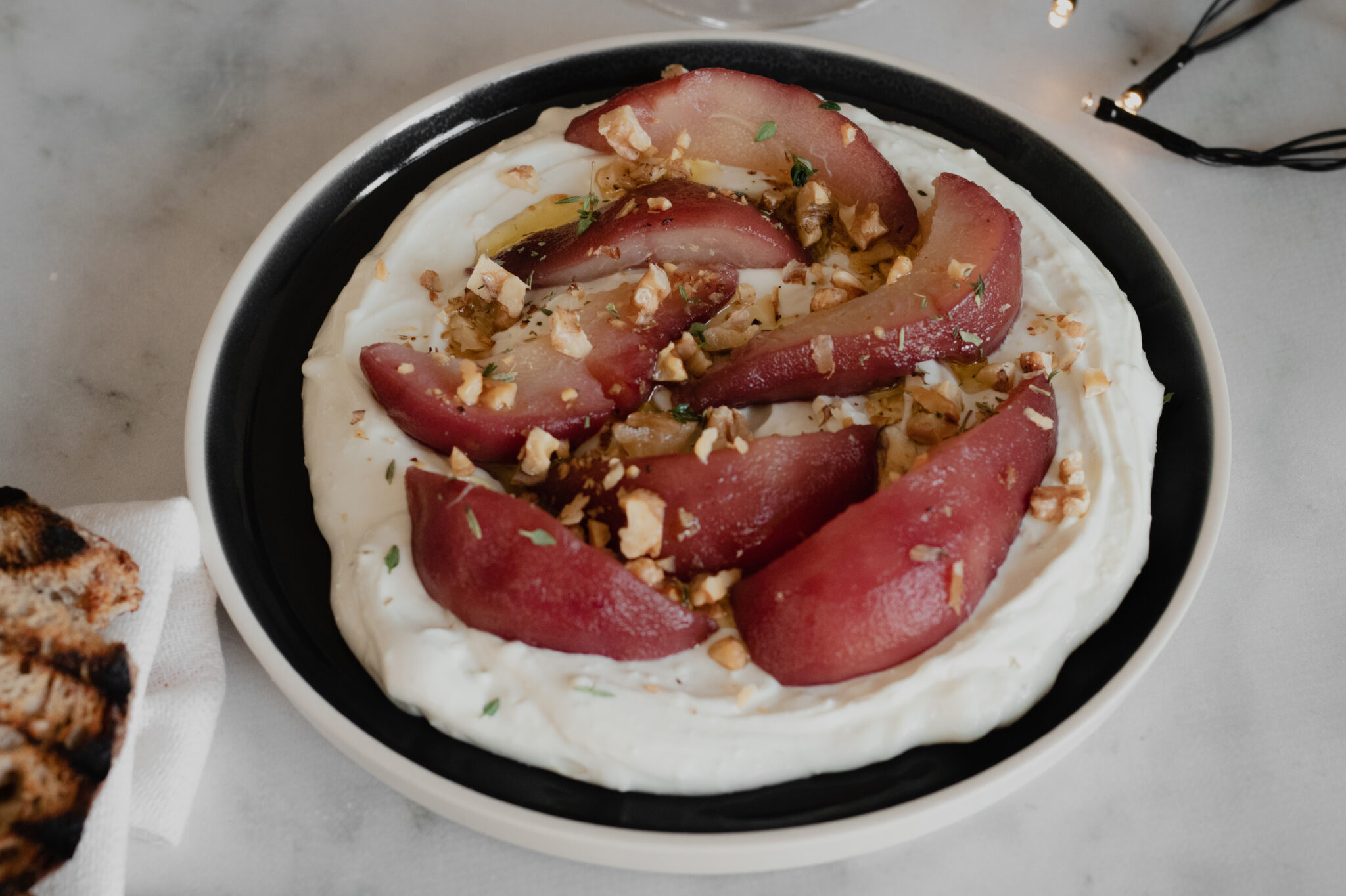 Opgeklopte gorgonzola met stoofpeer