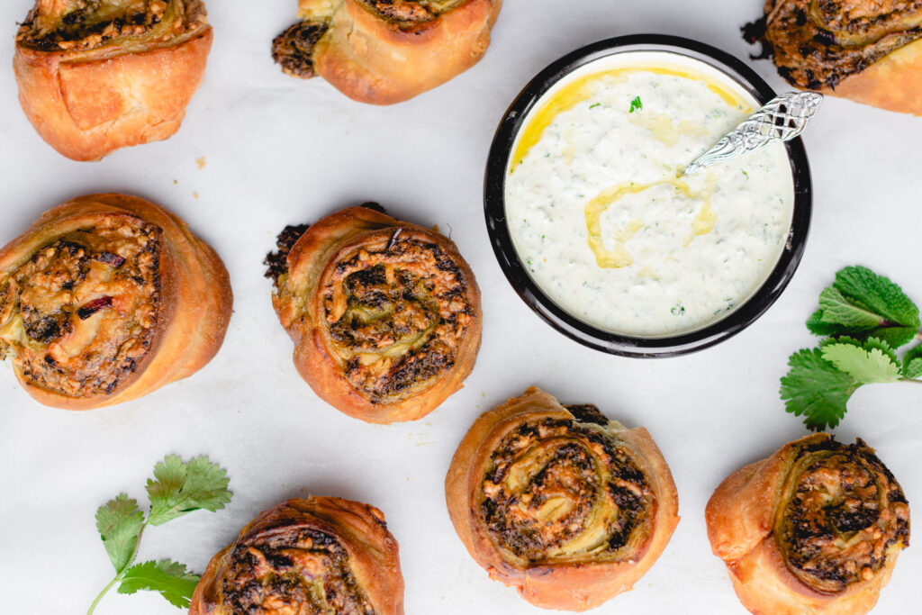 Bombay roll een bladerdeeg hapje met chutney en kaas Culy,nl