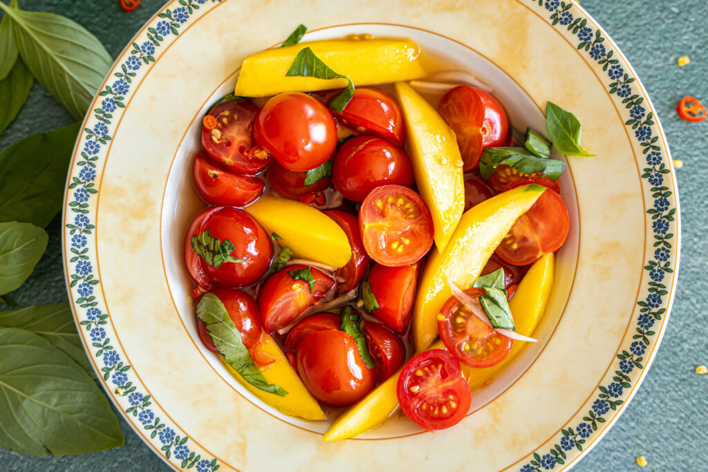Tomatensalade met mango en Vietnamese dressing Culy.nl