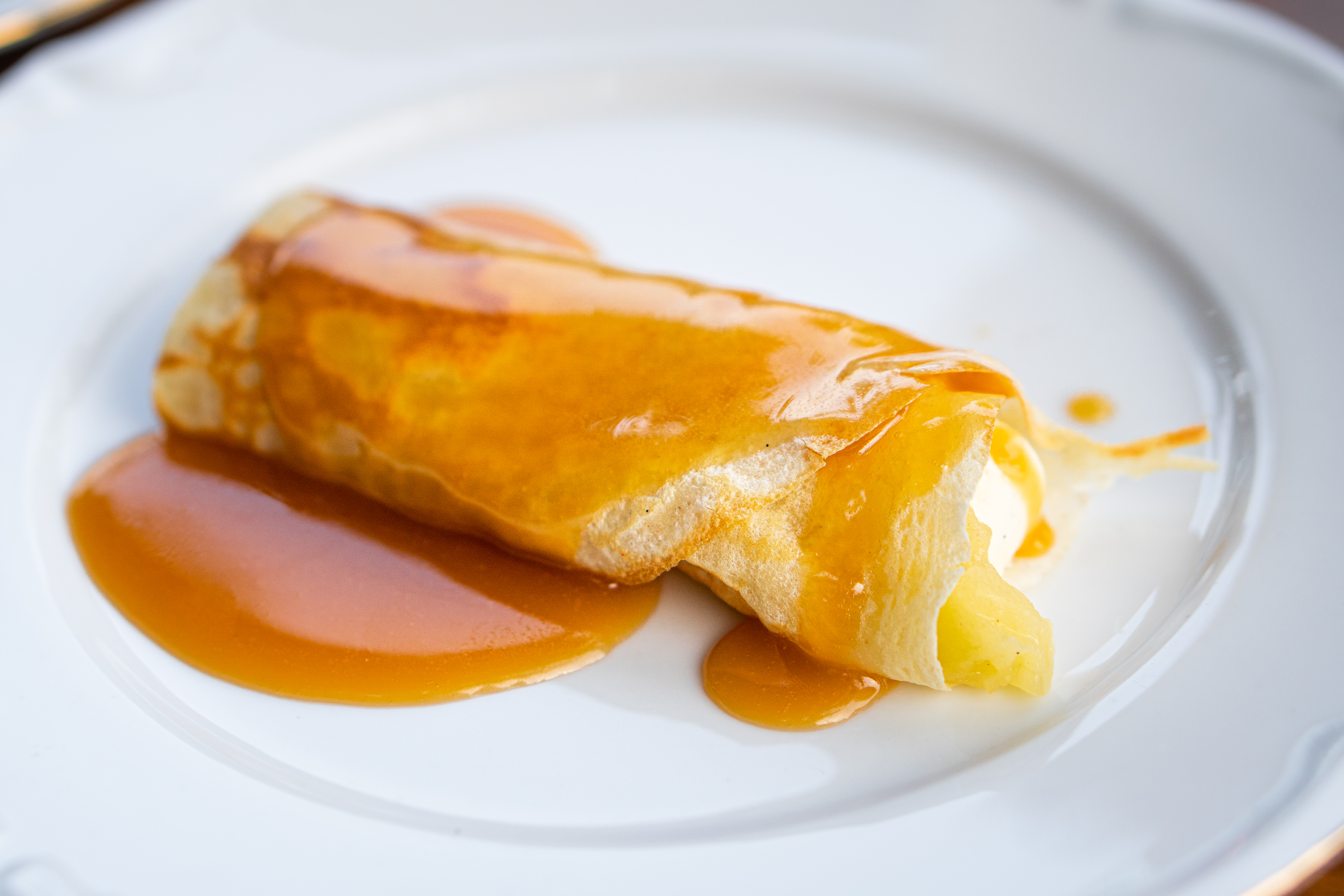 Flensje, gevulde pannenkoek met gezouten karamel