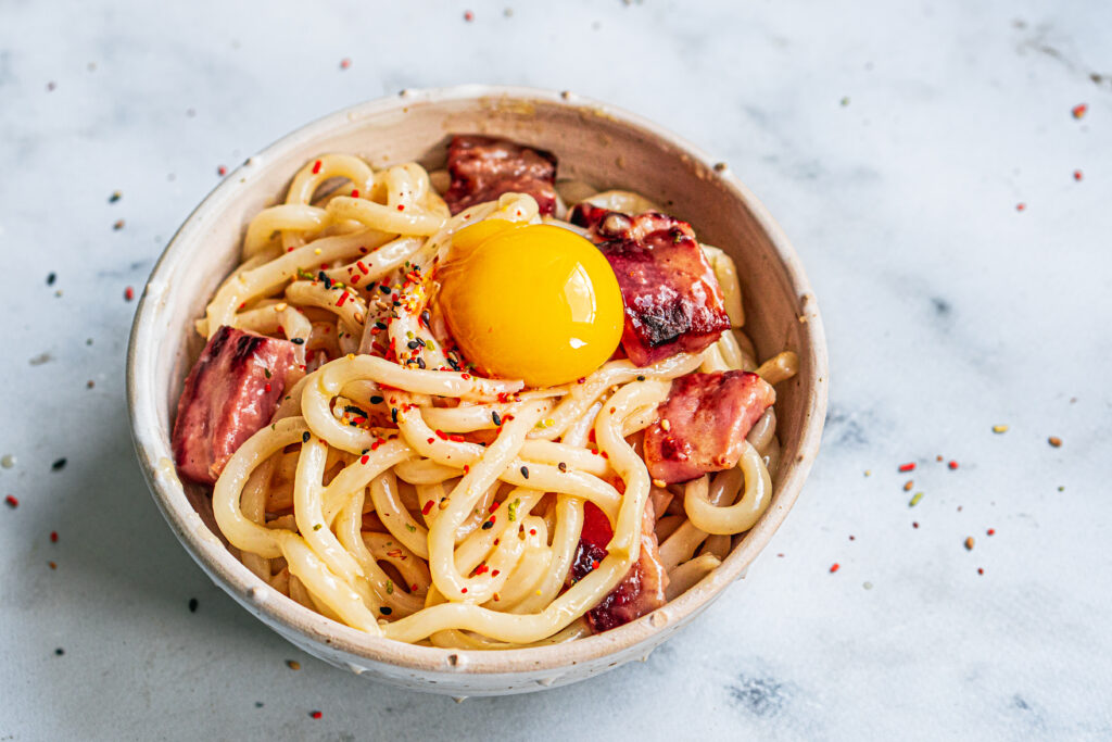 Noodles carbonara met maar 5 ingredi&euml;nten - Culy