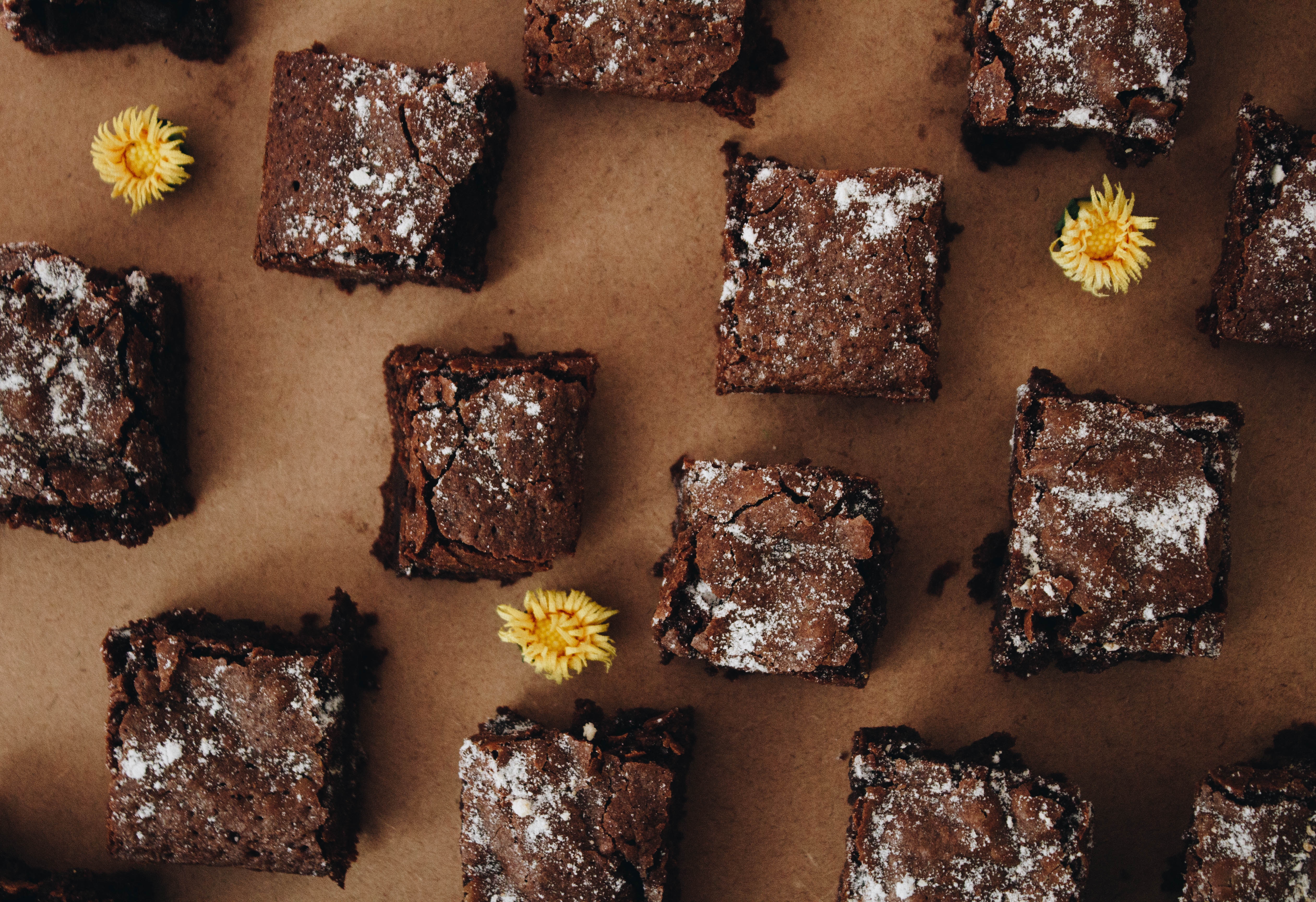 brownies uit een rijstkoker stock unsplash