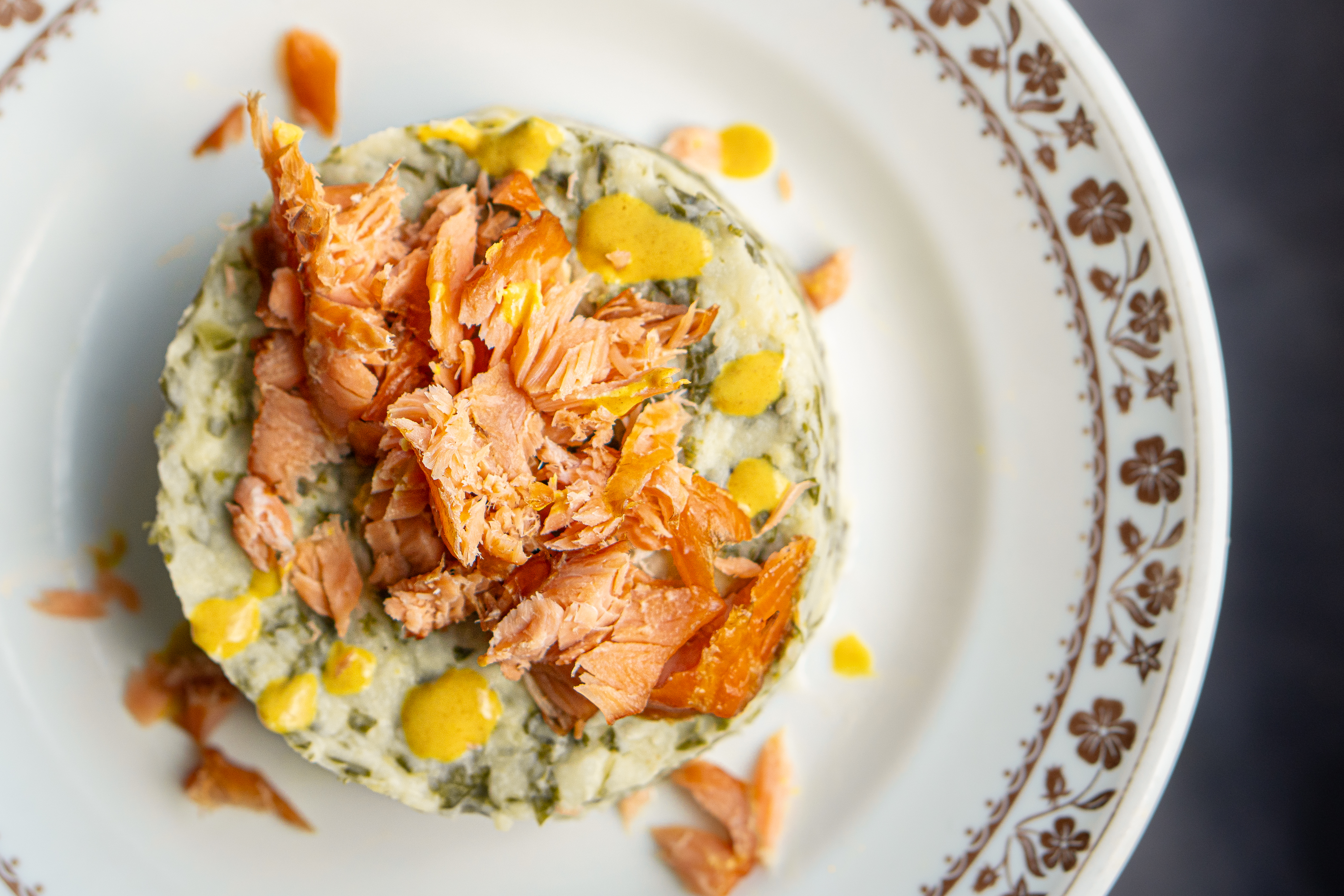 Knolselderijstamppot met mosterdjus en warmgerookte zalm | weekmenu