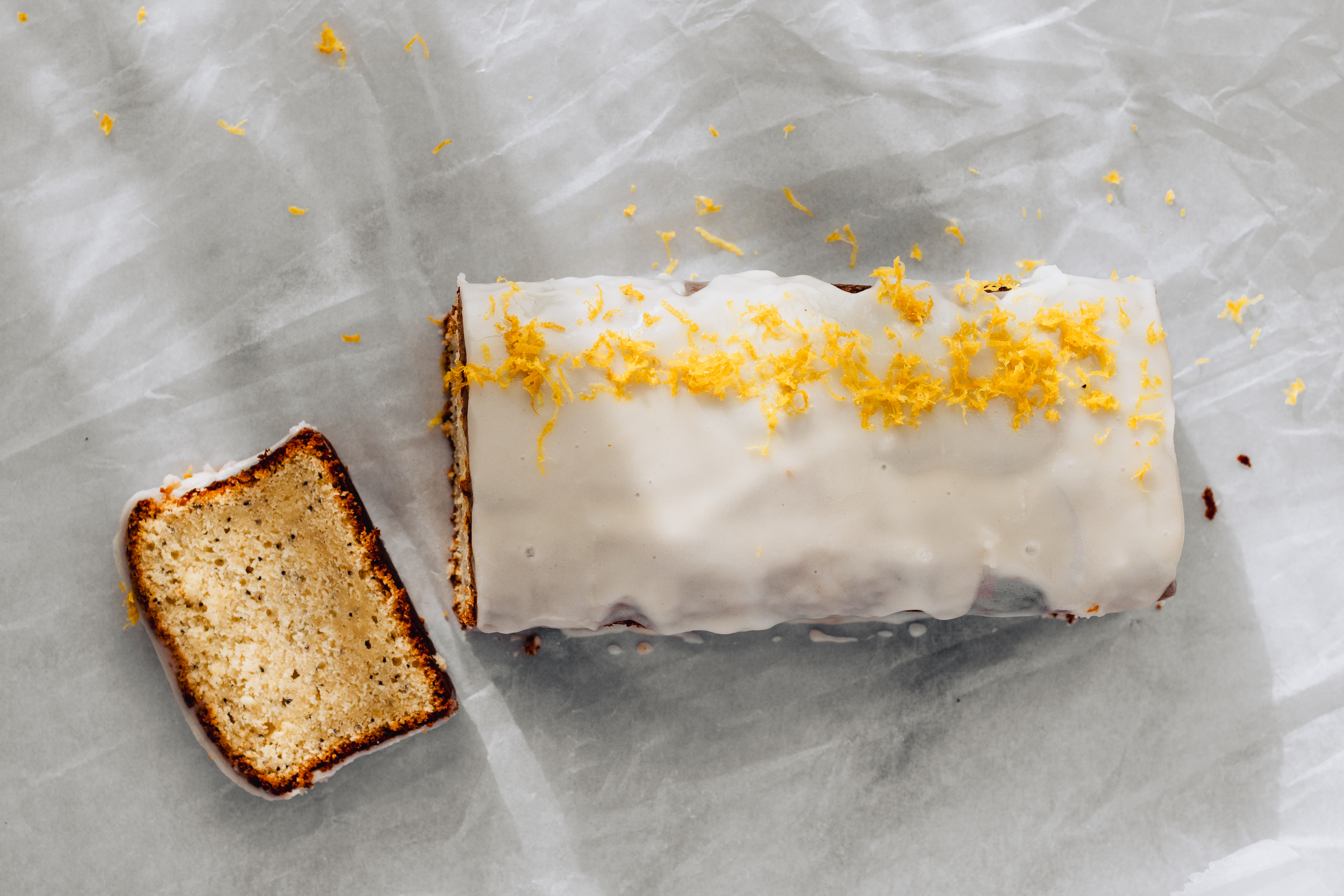 Citroencake met maanzaad