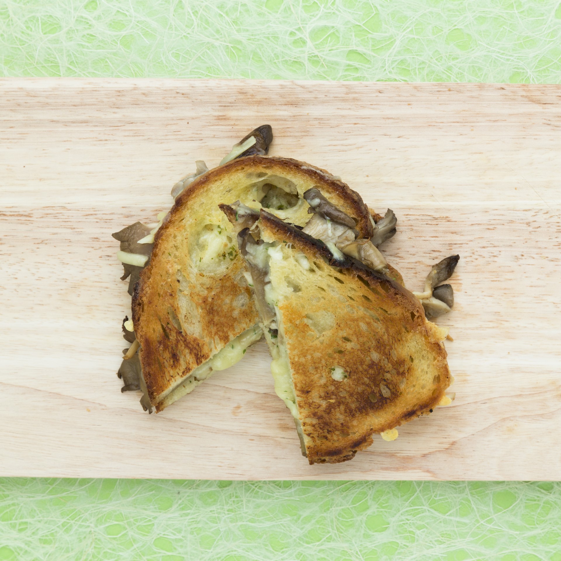 Vega tosti met oesterzwammen