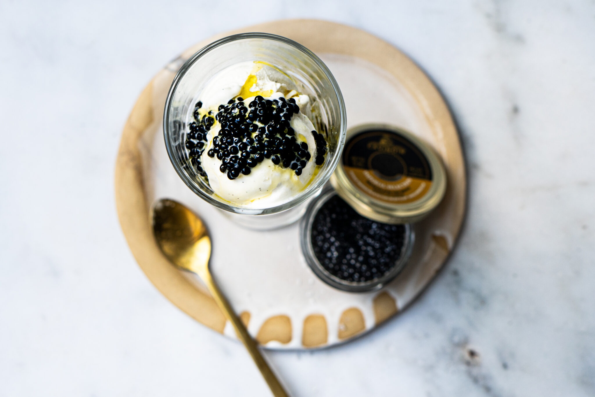 Vanille-ijs met olijfolie en kaviaar