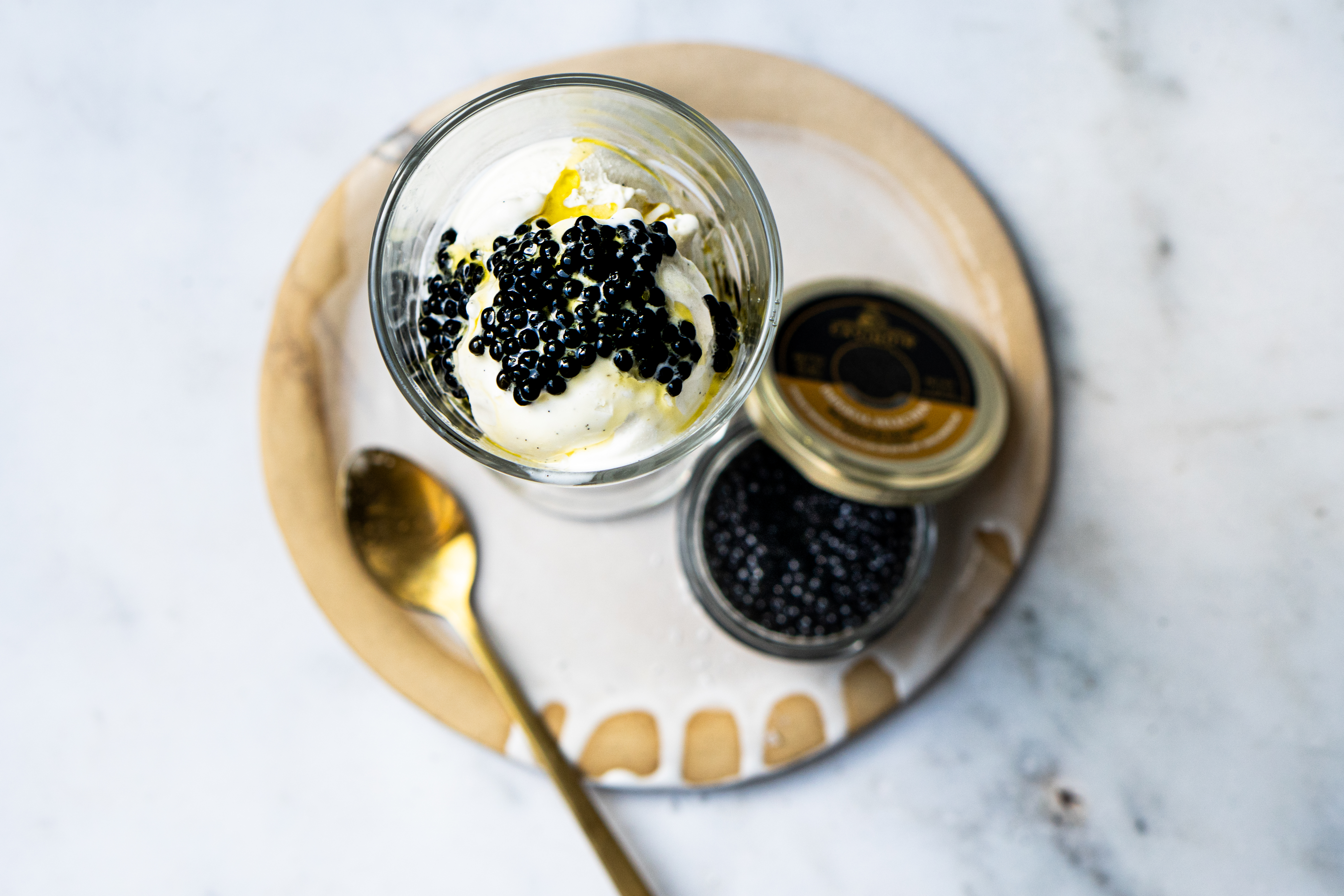 Vanille-ijs met olijfolie en kaviaar