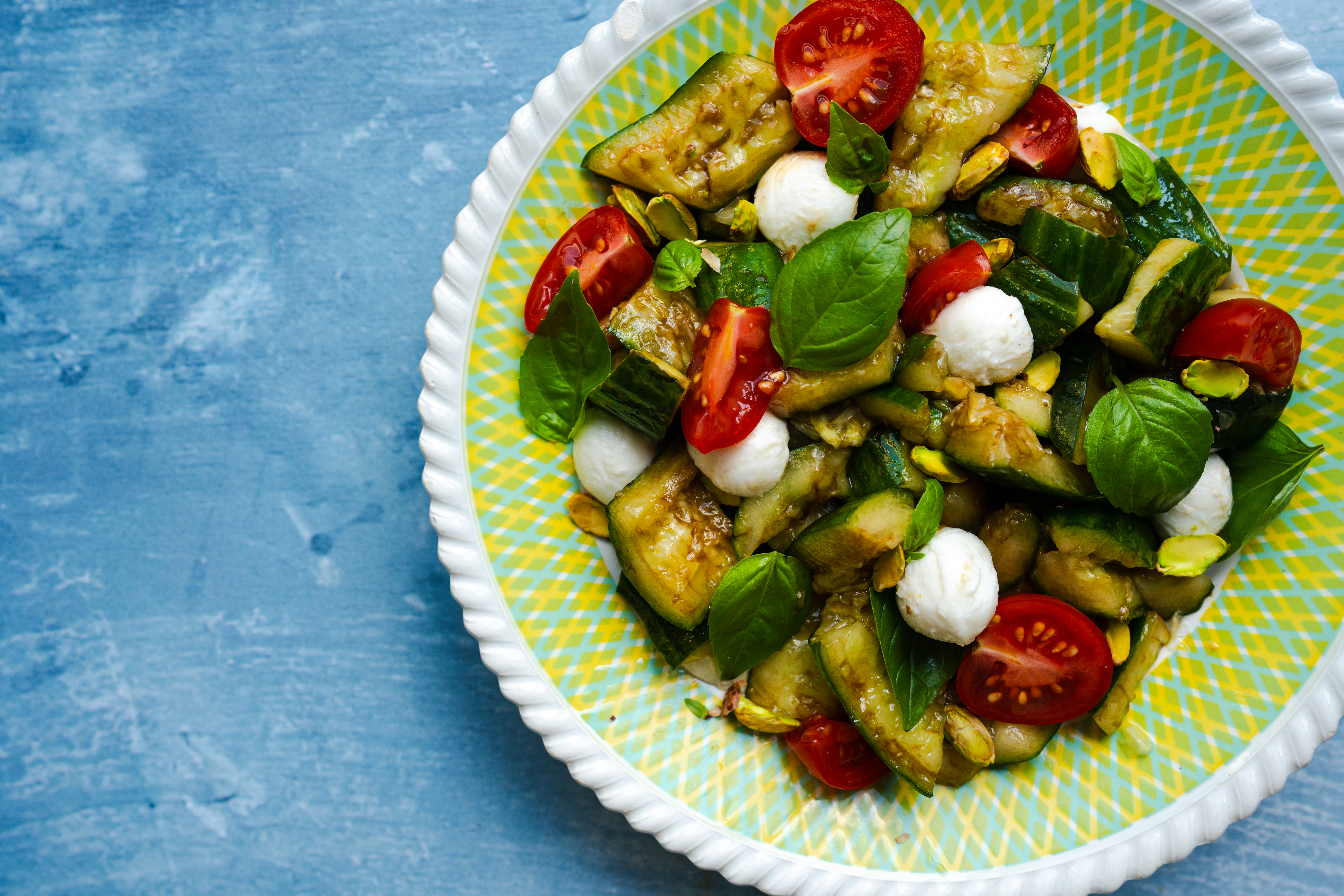 Italiaanse smashed komkommersalade